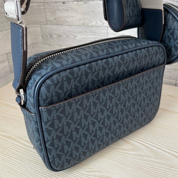 Michael Kors Admiral Multi Crossbody Bag with Tech Attachment - Picture 5 of 8